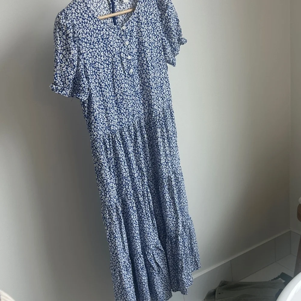 J.CREW MIDI DRESS FLORAL TIERED Reimagined Cottagecore Navy White XS - Picture 2 of 5